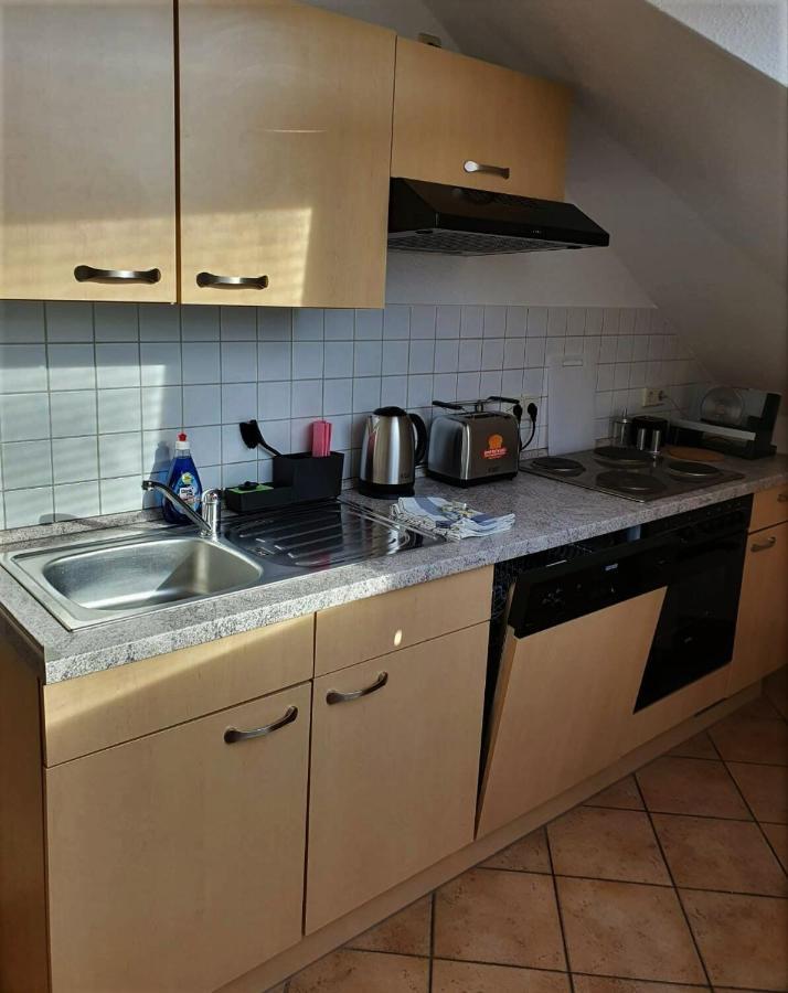Gaestewohnung 4-Raum Wohnung Fuer 2-8 Personen Zwickau Exterior photo